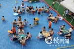冰船、水上麻将、水池火锅……再热都不怕，重庆人纳凉消暑点子多 - 重庆晨网