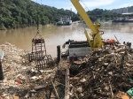 洪水过境 主城两江四岸捞起1500余吨垃圾 - 重庆晨网