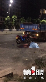 垫江两男子骑摩托车撞上前方货车 致1死1伤 - 重庆晨网