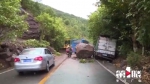 山体塌方巨石滚落 小货车被砸一人受伤 - 重庆晨网