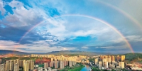 7月29日下午，一场雷阵雨过后，两道彩虹出现在綦江城区上空，横跨綦河，美轮美奂。通讯员 夏昌铭 王太椿 摄 - 重庆新闻网