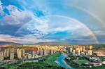 7月29日下午，一场雷阵雨过后，两道彩虹出现在綦江城区上空，横跨綦河，美轮美奂。通讯员 夏昌铭 王太椿 摄 - 重庆新闻网