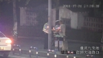 有人酒醉倒地被窃 重庆九龙坡警方视频巡查破案 - 公安厅
