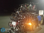 高速路上的“变形金刚” 商务车上绑了14辆自行车 - 重庆晨网