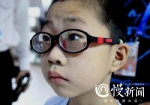 记者带视障儿童逛智博会，8岁的他希望未来能有人工眼 - 重庆晨网
