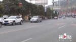 疯狂！小车逆行撞车后 驾驶员光着膀子“跑路” - 重庆晨网