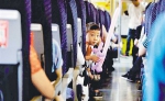 暑运列车上有个“孩子王” - 重庆晨网