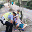 重庆九龙坡"托背哥":交警为晕倒老人托背半小时 - 公安厅
