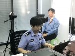 重庆警方上门为民营企业台籍员工受理居住证获赞 - 公安厅