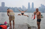 他用影像记录山城重庆13年：一座立体感很强的城市 - 重庆晨网