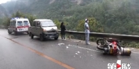 小货车逆行 摩托车驾驶员被撞下50多米悬崖 - 重庆晨网