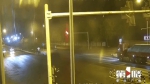 无视红灯冲出停车线 小轿车撞出租车后侧翻造成二次撞击 - 重庆晨网