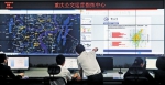 　　9月17日，在重庆公交运营指挥中心，技术人员正在对主城公交运行的数据进行分析，及时优化调度，使车辆运营更加高效。记者 罗斌 摄 - 重庆新闻网