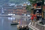 吊脚楼｜背靠青山、面朝江水，重庆的吊脚楼建筑美到窒息 - 重庆晨网