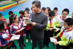 名家到乡村学校少年宫巡讲授课。记者 张莎 摄 - 重庆新闻网