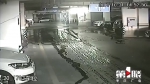 超高货车强行“闯关” 撞断消防设施车库被淹 - 重庆晨网