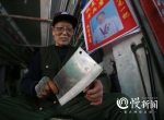 86岁老兵街边磨刀服务群众，从分文不取到“被逼”涨价 ，“我要磨2万把刀” - 重庆晨网