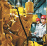 12月17日，大足区大湾生活垃圾填埋发电厂工作人员正在进行日常的设备检查。 - 重庆新闻网