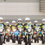 十二月二十日，悦来国博中心，渝警骁骑队员进行团体基础技能展示。首席记者 崔力 摄 - 重庆新闻网