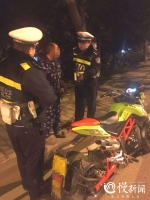 摩托车一样查酒驾 沙坪坝警方巡逻查获一酒驾骑手 - 重庆晨网