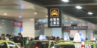 重庆北站打车难？记者暗访:无列车抵达时出租车排队只要十多分钟 - 重庆晨网