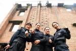 重庆市公安局开展“走进警营·女子特警印象”警民互动体验活动 - 公安厅
