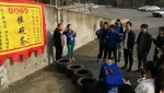 重庆一驾校考前摔茶碗 帮学员释放减​压 - 重庆晨网