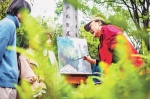 四月一日，西南大学美术学院师生在南泉烈士陵园写生。特约摄影 龙帆 - 重庆新闻网