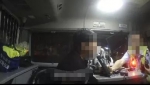 酒驾女司机正与男同事调换位置，结果遇上了交巡警…… - 重庆晨网