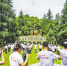 七月十五日，綦江区石壕红军烈士墓，“壮丽七十年·奋斗新时代——记者再走长征路”主题采访活动重庆站启动。记者 龙帆 摄 - 重庆新闻网