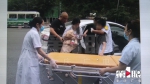 轿车高速路上被撞成“夹心饼干” 执法人员一个举措救了10岁重伤男孩 - 重庆晨网