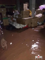 暴雨致部分临街门市被淹 奉节启动防洪应急预案 - 重庆晨网
