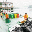 7月15日，一艘船舶污染物接收船在长江江津段珞璜镇石梁坝码头作业。首席记者 谢智强 摄 - 重庆新闻网