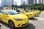 8月1日，重庆南坪会展中心广场，200辆纯电动新能源出租车投入试运营。记者 崔力 摄 - 重庆新闻网