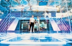 8月26日，智博会沙坪坝馆，市民在3D投影互动展区体验。 通讯员 孙凯芳 摄 - 重庆新闻网
