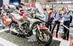 九月二十日，在重庆国际博览中心，第十七届中国国际摩托车博览会宗申展台，国外的专业观众在此观展 - 重庆新闻网