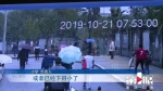 老师打伞学生淋雨遭市民质疑 校方：雨不大 - 重庆晨网