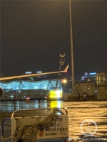 突发！一航班在重庆落地时与机场设施发生剐蹭 - 重庆晨网