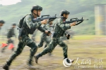 火力全开！直击武警重庆特战队员实弹射击训练 - 重庆晨网