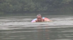 78岁老太每天5点游泳1小时 背后有一个抗击癌症的感人故事 - 重庆晨网