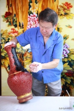 在远离重庆主城的深山小城里，他用30年光阴把古老漆器做成了国礼 - 重庆晨网