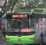 老人突发疾病 公交车司机抱在怀里直到救护车到来 - 重庆晨网