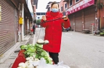 重庆这个社区有个无人菜摊：蔬菜定价每斤1元 居民自己称自己结账 - 重庆晨网