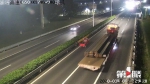 女子驾三轮车误入高速路 在超车道低速行驶险酿事故 - 重庆晨网