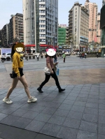 温差17℃！实拍重庆街头“乱穿衣” - 重庆晨网