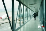 为重庆江北国际机场消毒的人 最忙时每天工作十七个小时 - 重庆晨网
