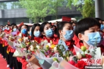 图为228名重庆支援湖北医疗队队员返渝结束集中隔离休养。　周毅 摄 - 重庆晨网