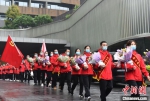 图为228名重庆支援湖北医疗队队员返渝结束集中隔离休养。　周毅 摄 - 重庆晨网