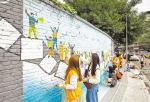20米涂鸦墙致敬最美抗疫人 - 重庆晨网