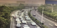 沪渝高速迎出行高峰 部分路段排起5公里“长龙” - 重庆晨网